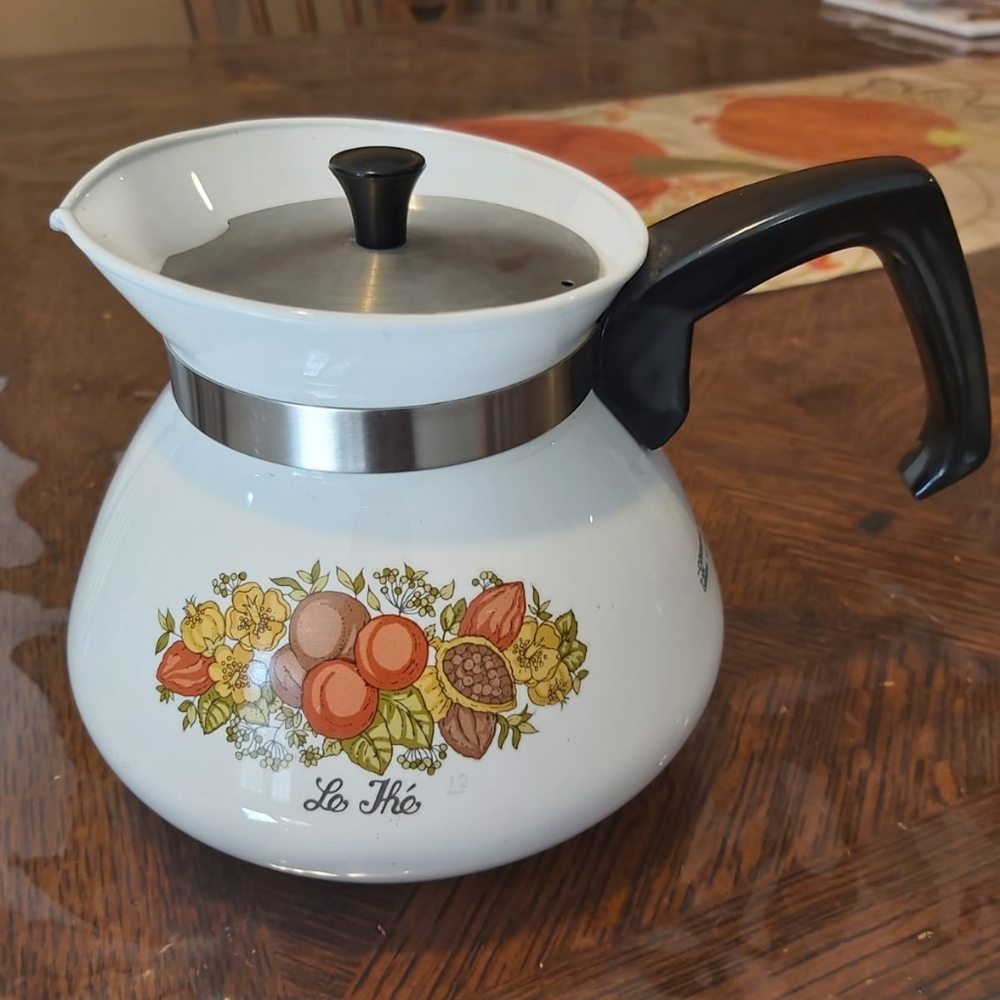 Vintage corning Spice of life tea coffe kettle with silver lid